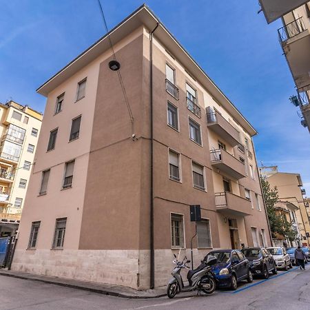 Aweshomeitaly - The Wonder Apartment Pisa Bagian luar foto
